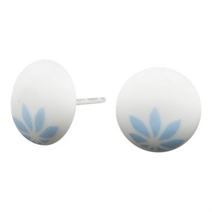 Hvide porcelæn øreringe med blå blomst - 399 030